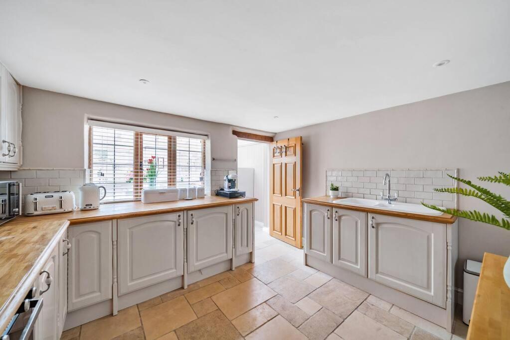 Fox Cottage, Within 5 Min Walk Of Bicester Village エクステリア 写真